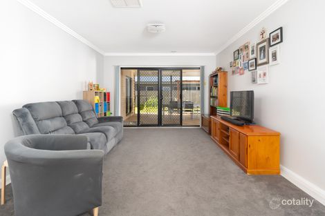 Property photo of 14 Chipp Place Lloyd NSW 2650