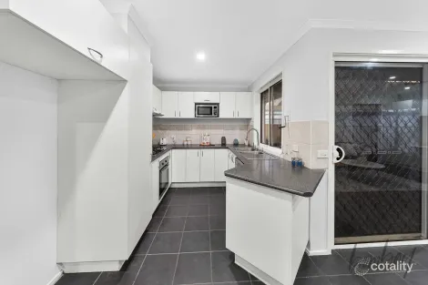 Property photo of 41 Lakes Drive Craigieburn VIC 3064