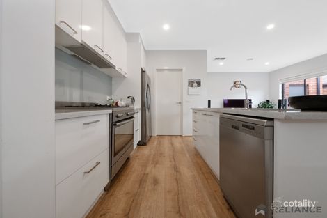 Property photo of 4 Phoenix Circuit Brookfield VIC 3338
