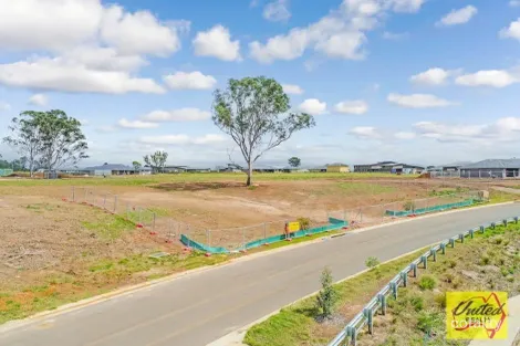 Property photo of 12 Ganton Way Luddenham NSW 2745