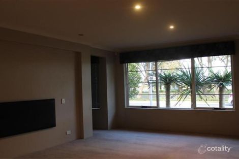 Property photo of 32 Arrowwood Loop Secret Harbour WA 6173