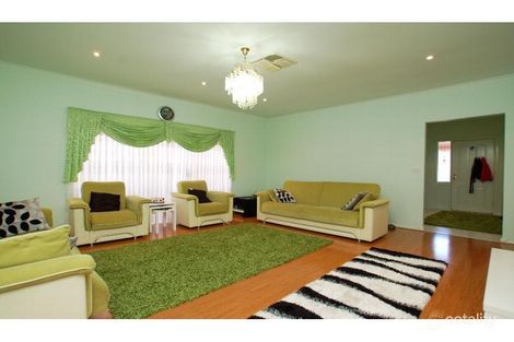Property photo of 18 Golden Ash Court Meadow Heights VIC 3048
