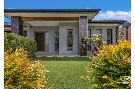 Property photo of 10 Spirited Circuit Craigieburn VIC 3064