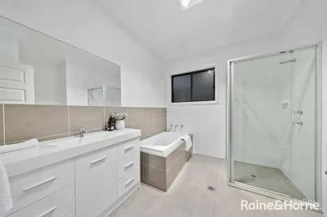 Property photo of 11 Paul Cullen Drive Bardia NSW 2565