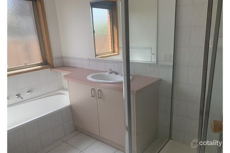 Property photo of 16 Edinburgh Circuit West Wodonga VIC 3690