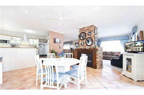 Property photo of 40 Lindeman Close Eleebana NSW 2282