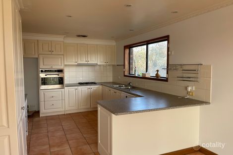 Property photo of 27 Katoomba Court Hamlyn Heights VIC 3215