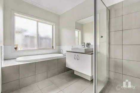Property photo of 5 Merredin Circuit Doreen VIC 3754
