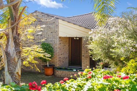 Property photo of 16 Lagoon Place Beldon WA 6027