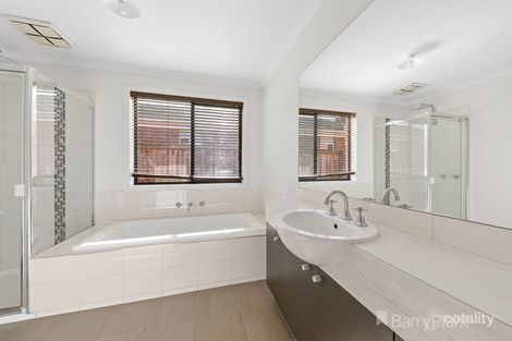 Property photo of 8 Field Street Pakenham VIC 3810