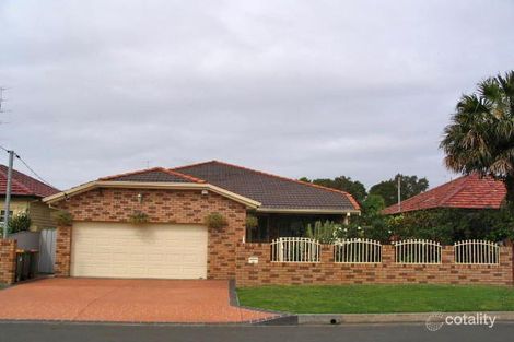 11 Greenacre Rd, Wollongong, NSW 2500