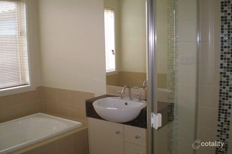 Property photo of 76 Duncombe Park Way Deer Park VIC 3023