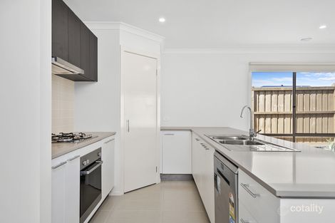 Property photo of 49 Moroak Crescent Clyde North VIC 3978