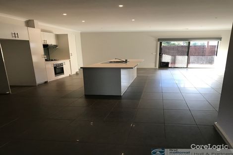Property photo of 2/7 Baileyana Drive Endeavour Hills VIC 3802