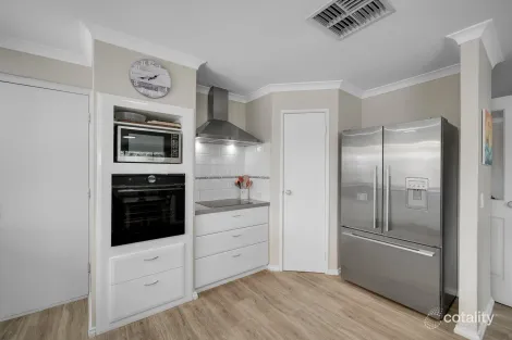 Property photo of 30 Troubridge Retreat Ocean Reef WA 6027