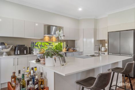 Property photo of 6 Halyard Crescent Hope Island QLD 4212