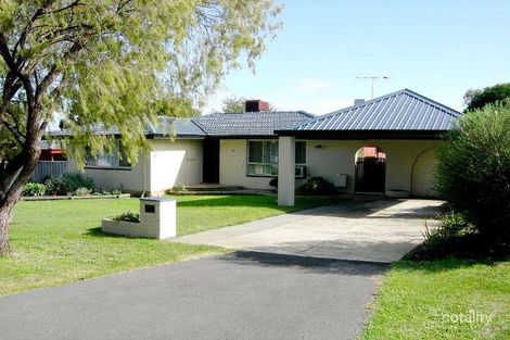 4 Steve St, Kelmscott, WA 6111