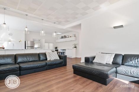 13a Coleman Cres, Melville, WA 6156