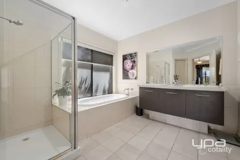 Property photo of 4 Sheila Mews Darley VIC 3340