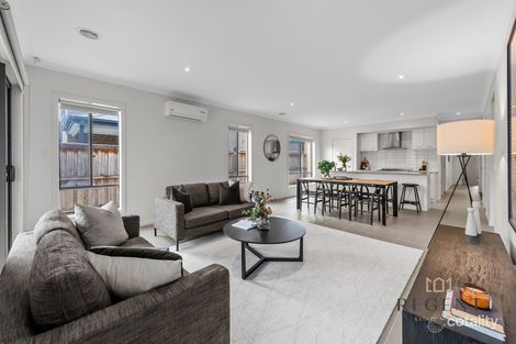 Property photo of 16 Omars Place Narre Warren South VIC 3805
