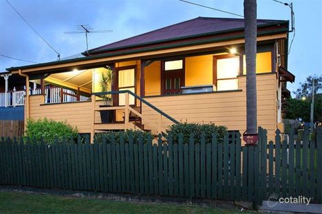 26 Cross St, Fairfield, QLD 4103