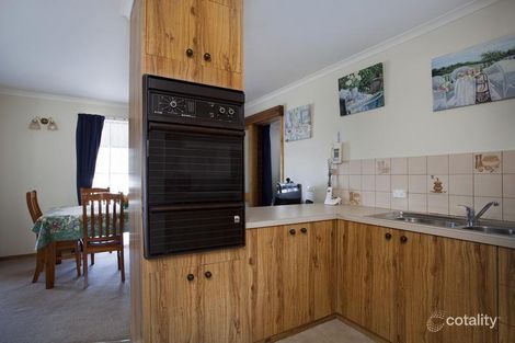 Property photo of 38 William Drive Kangaroo Flat VIC 3555