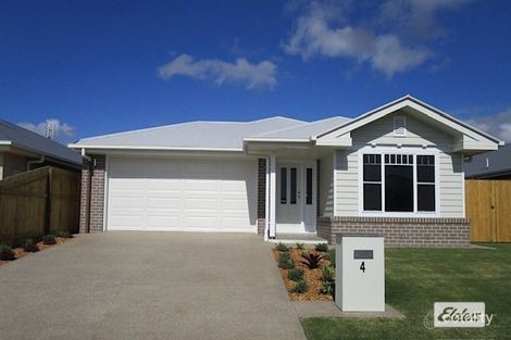 4 Lucinda Way, Eli Waters, QLD 4655