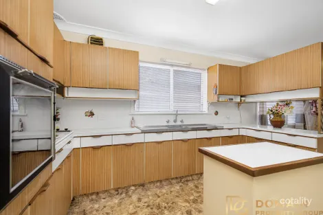 Property photo of 6 Tania Drive Point Clare NSW 2250