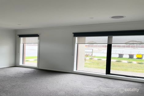 Property photo of 18 Wingfield Drive Thornhill Park VIC 3335