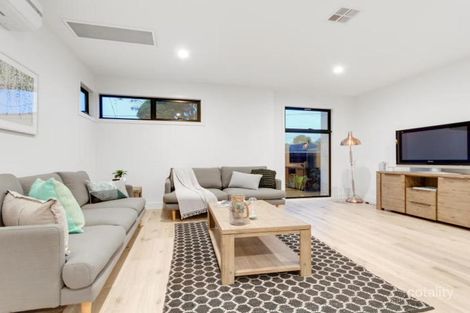 Property photo of 1 Pine Avenue Mornington VIC 3931