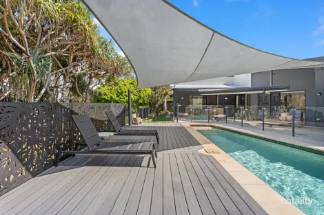 13 Treviso Ct, Urangan, QLD 4655