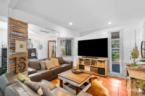 Property photo of 112 Biggs Avenue Beachmere QLD 4510