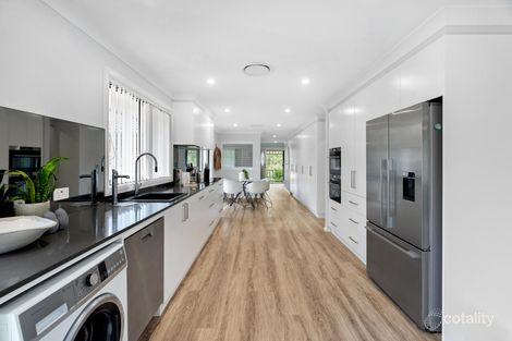 Property photo of 8 Dalgety Crescent Green Point NSW 2251
