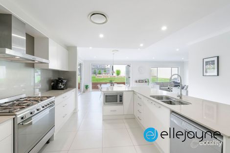 Property photo of 5 Fred Avery Drive Buttaba NSW 2283