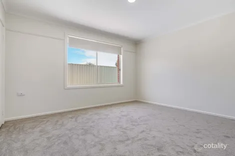 Property photo of 5 Stagecoach Crescent Sydenham VIC 3037