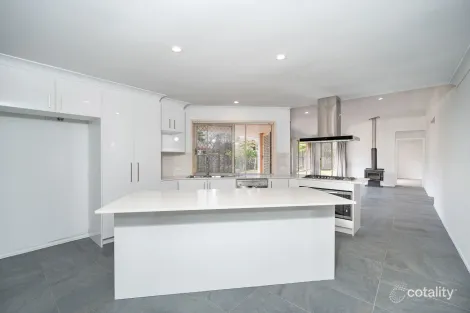 25 Port Jackson Bvd, Clear Island Waters, QLD 4226