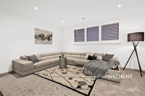 Property photo of 11 Rossiter Retreat Cranbourne North VIC 3977