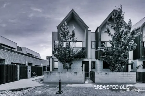 Property photo of 1 Ripplebrook Walk Pakenham VIC 3810