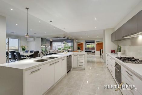 Property photo of 14 Parklands Avenue Briar Hill VIC 3088