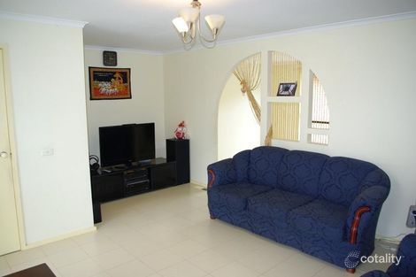 Property photo of 10 Monteith Crescent Endeavour Hills VIC 3802