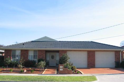 4 Alma Doepel Dr, Altona Meadows, VIC 3028