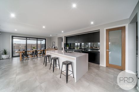 Property photo of 9 Hughes Court Lloyd NSW 2650