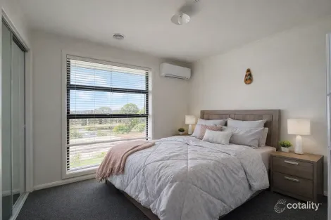 Property photo of 31 Giverny Close Burnside Heights VIC 3023