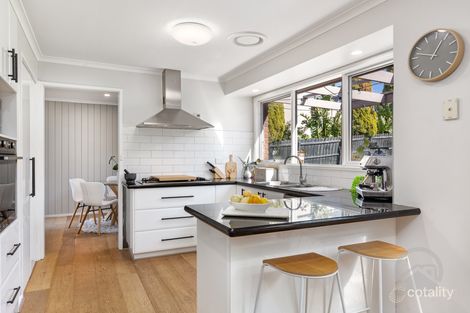 Property photo of 1 Headingly Court Endeavour Hills VIC 3802