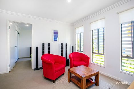 Property photo of 1/10 Careel Close Helensvale QLD 4212