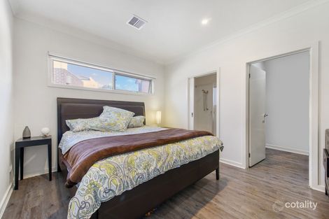 Property photo of 2 Kangaroo Paw Court Taylors Lakes VIC 3038