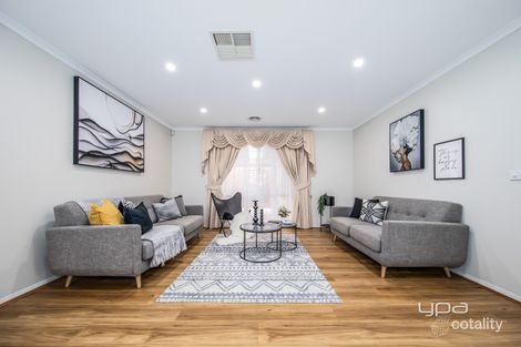 Property photo of 11 Tarquin Place Hillside VIC 3037