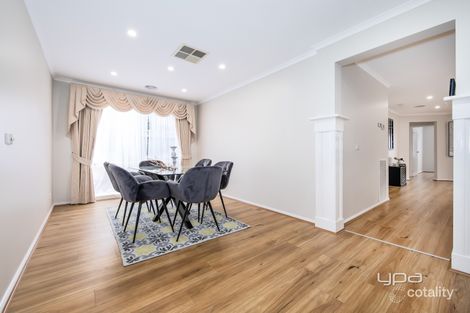 Property photo of 11 Tarquin Place Hillside VIC 3037