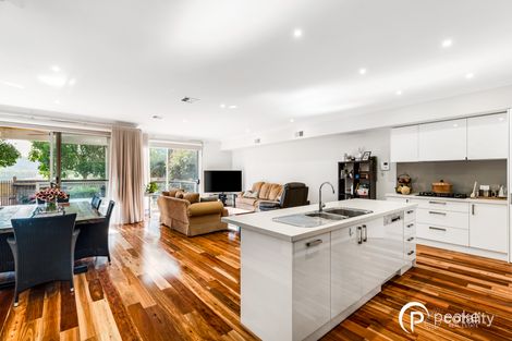 Property photo of 4/2 Avard Court Berwick VIC 3806