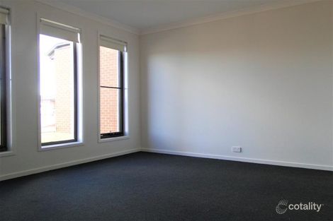 Property photo of 10 Kenora Way Mickleham VIC 3064